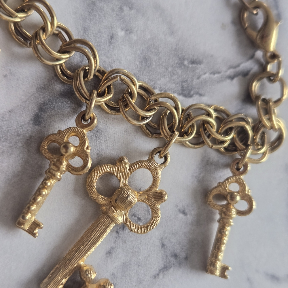Gold Tone Key to My Heart Charm Bracelet